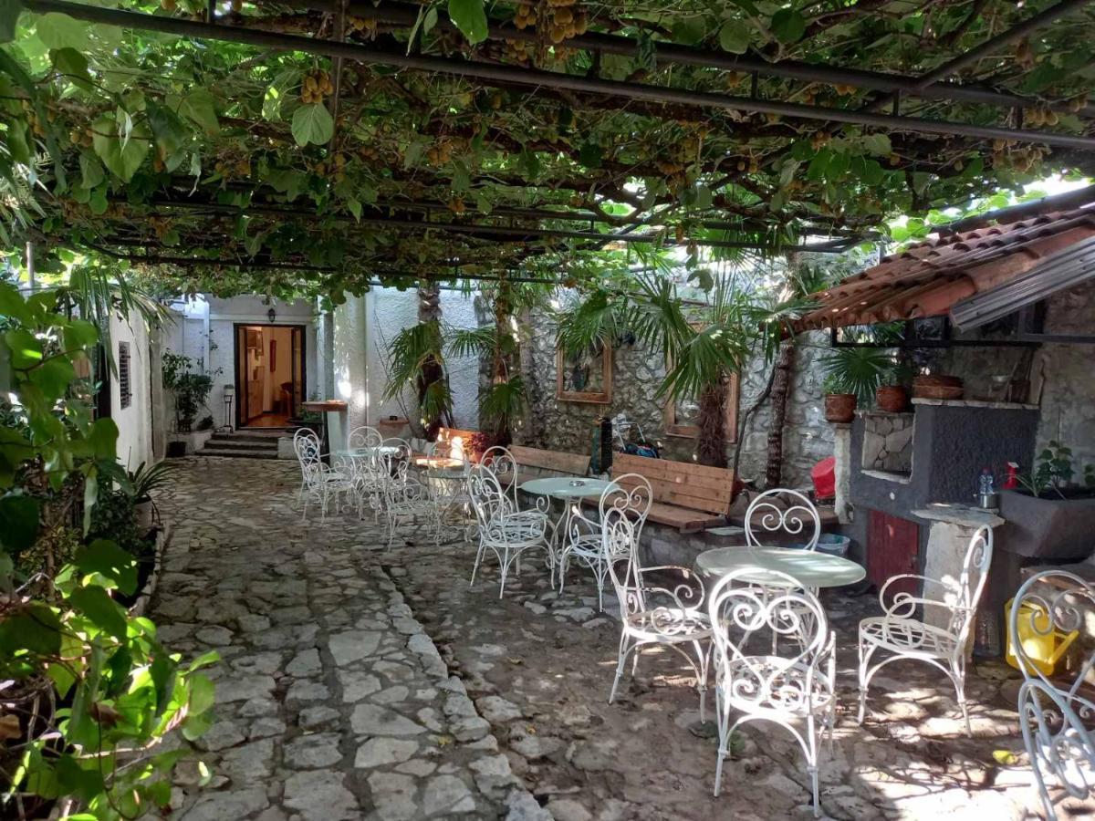 Heart Of Old Town Guesthouse Podgorica Bagian luar foto